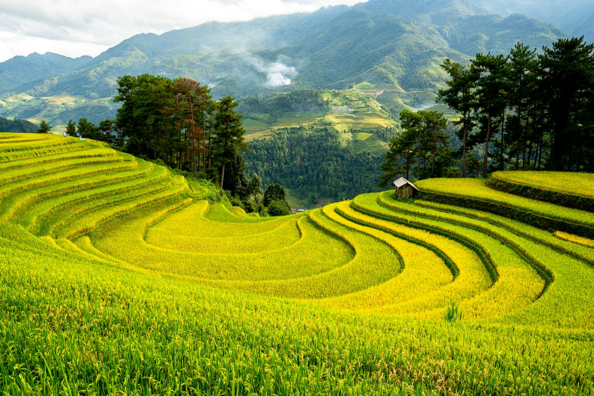 Start your cultural journey with Lao Chai’s serene glow